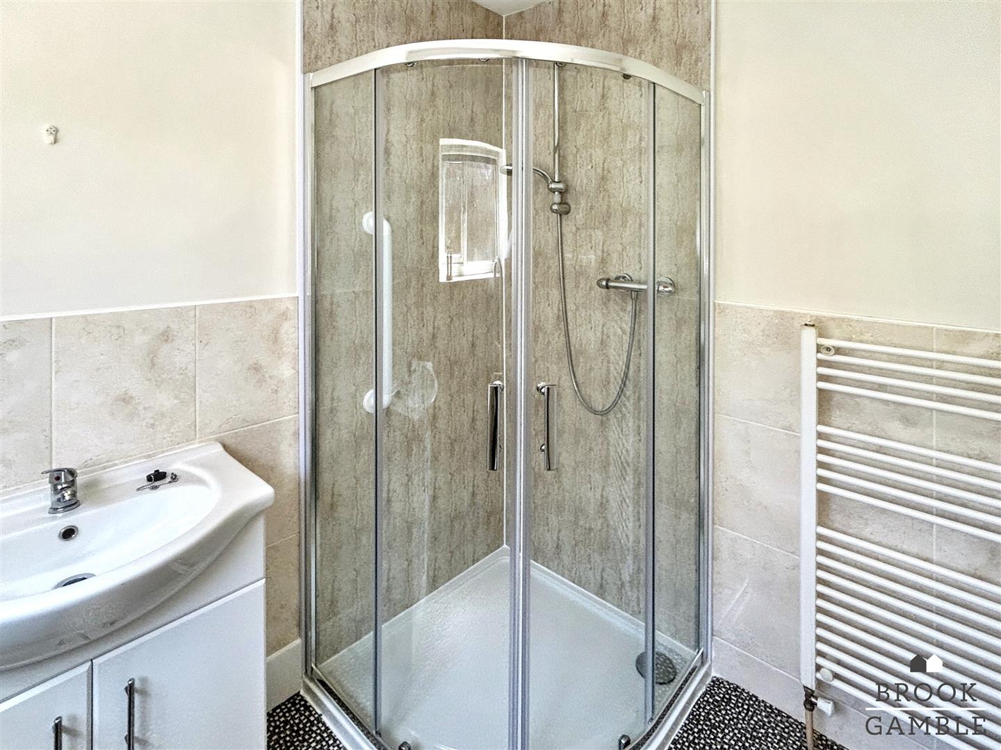2 Bedroom Apartment. Peppercombe Road in Eastbourne, 11